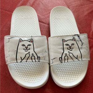 Rip N Dip Slides size 7 women’s
